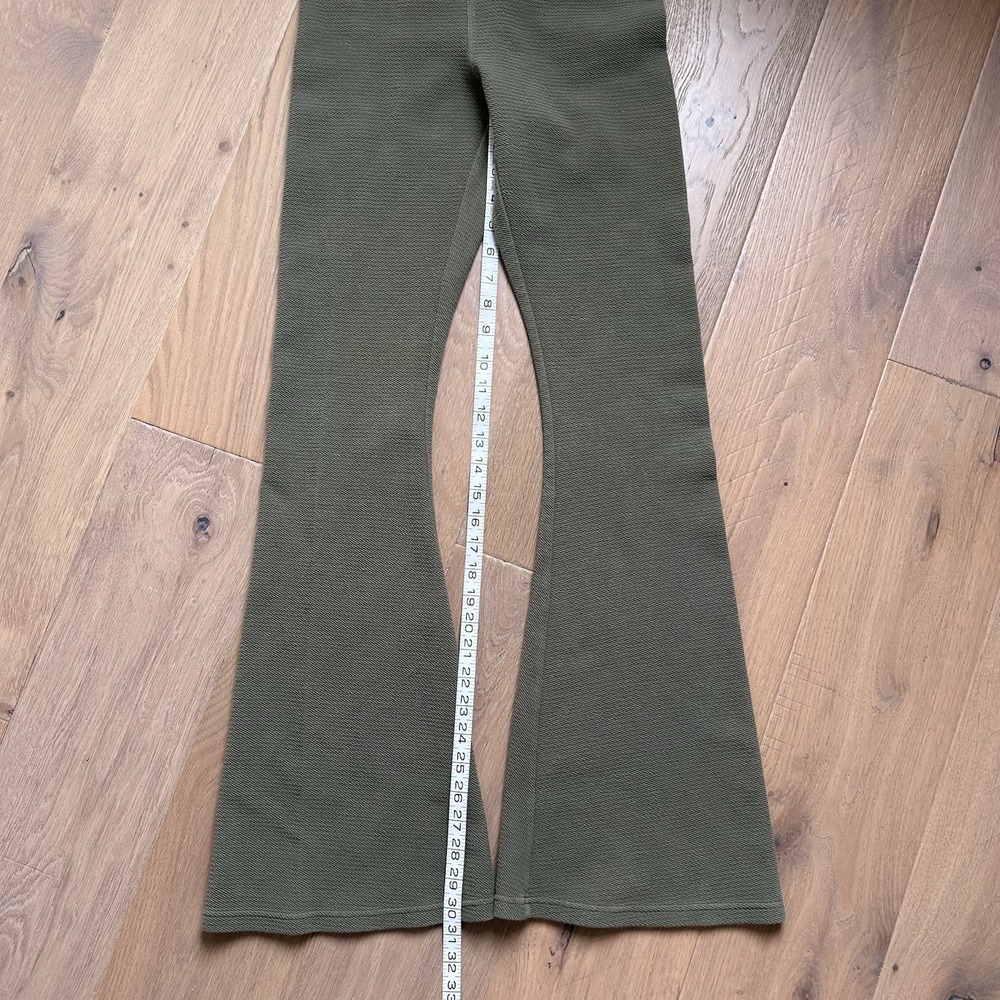 OFFLINE By Aerie Womens Flare Hi-Rise Olive Green Textured Stretch Pants Medium - Picture 4 of 10